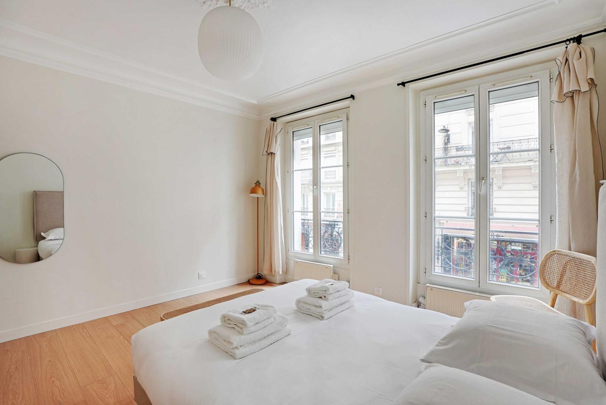 Authentic - 3br-8p - Clignancourt Apartment