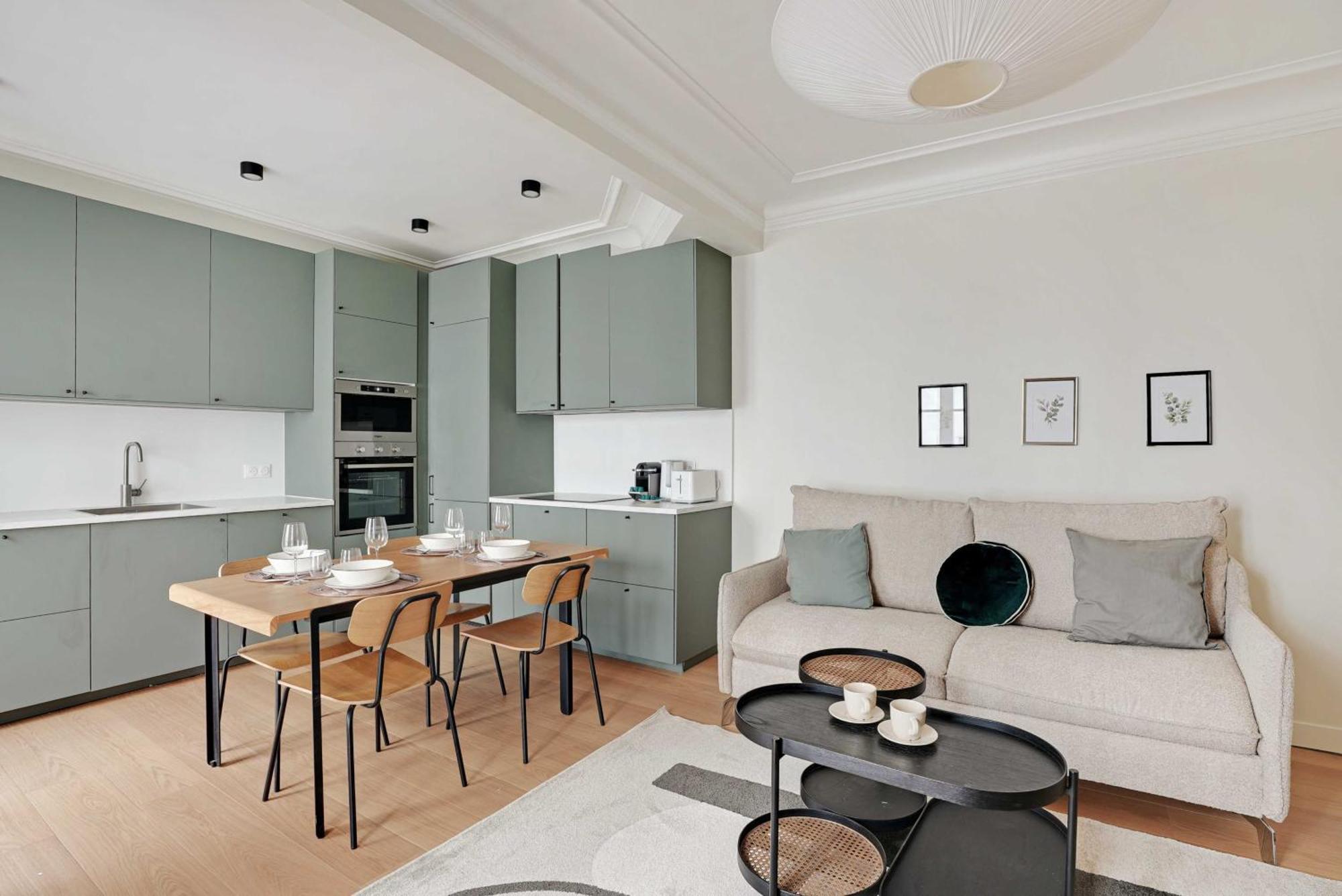 Authentic - 3br-8p - Clignancourt